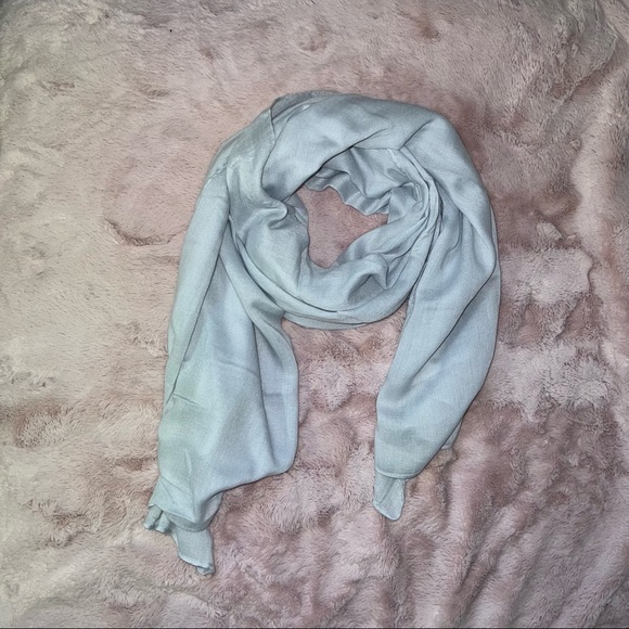 baby blue scarf - NWOT 💙 - Picture 2 of 5